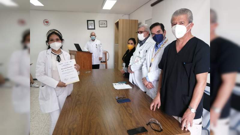 Egresan 30 Médicos Internos de Pregrado del Hospital General de Uruapan