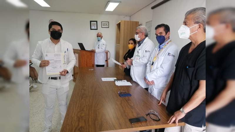 Egresan 30 Médicos Internos de Pregrado del Hospital General de Uruapan