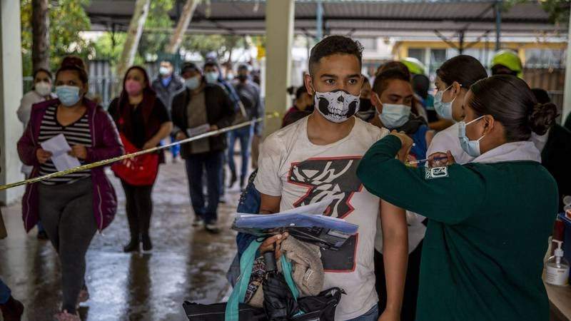 Inicia registro para vacunar a personas de 18 a 29 años 