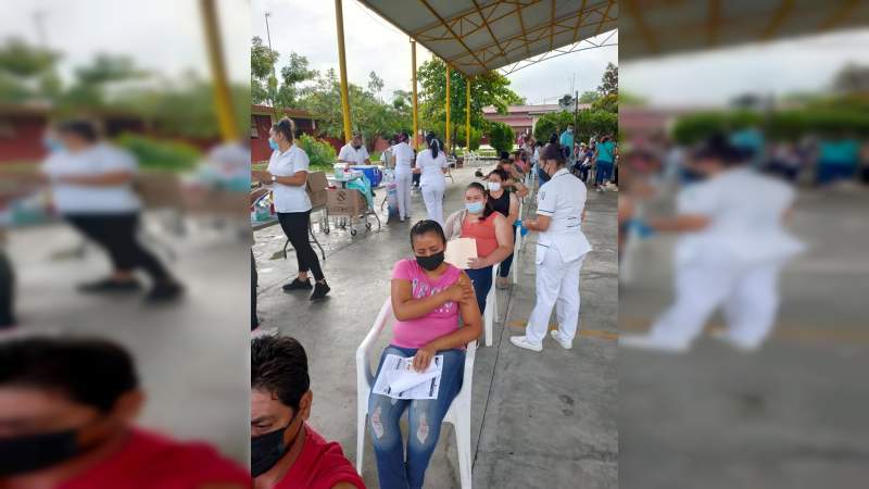 Inicia aplicación de vacuna contra COVID-19 entre personas de 30 a 49 años en Jurisdicción de Apatzingán