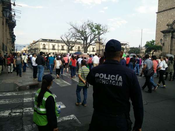 Profesores de la CNTE realizan un mitin en Palacio de Gobierno  - Foto 0 