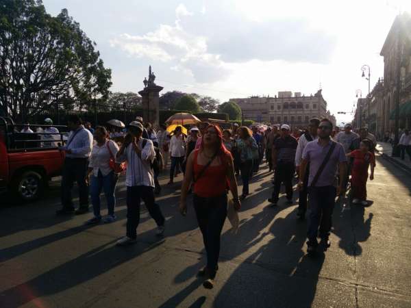 Profesores de la CNTE realizan un mitin en Palacio de Gobierno  - Foto 1 