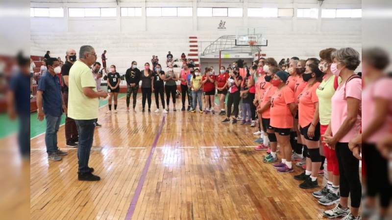 Concluye Festival Estatal Máster de Voleibol 2021; Uruapan AWIKEN y Huetamo, campeones absolutos 