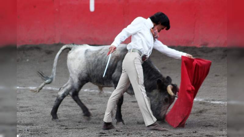 Buena faena del matador Emiliano Villafuerte; brillaron el Pato Ochoa, Santi Ochoa y Paco Vargas