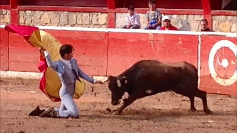 Regresa hoy a la Monumental de Morelia el novillero moreliano Alberto Ruiz 