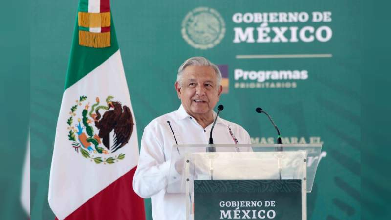 Debemos juzgar a los gobiernos neoliberales por privatizar la educación: AMLO 