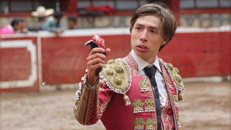 Triunfo de Espartaco en la Monumental de Morelia al realizar buena faena y cortar una oreja