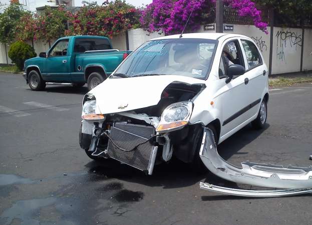 Chocan vehículos en la capital michoacana - Foto 0 