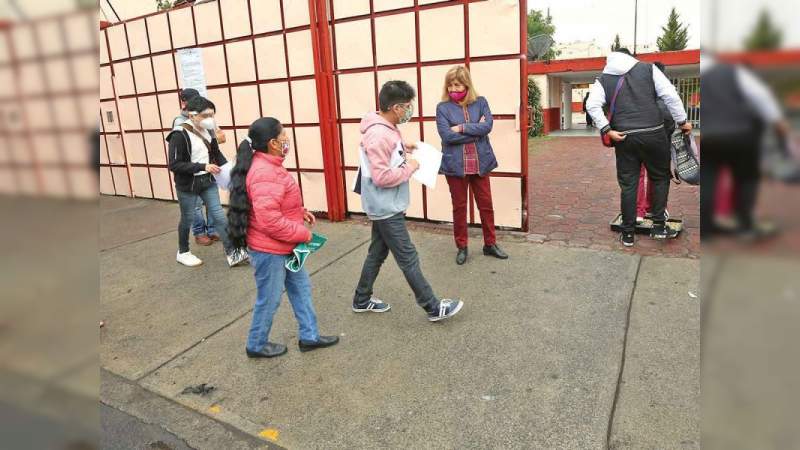  SSA: "Aún en semáforo rojo no habrá suspensiones de clases y no volverá el confinamiento" 