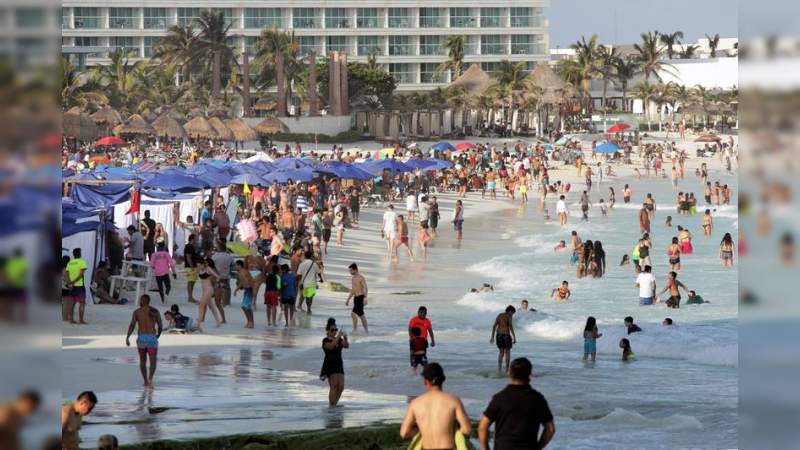 Variante Delta del Covid-19 golpea con fuerza a Cancún y Los Cabos 