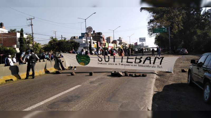SUTTEBAM bloquea salida Morelia-Pátzcuaro 