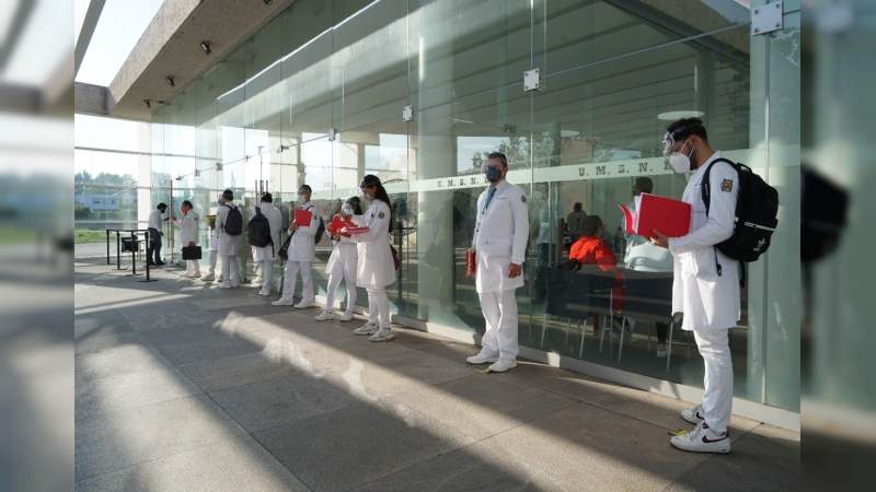 UMSNH asigna 479 plazas a pasantes de medicina 
