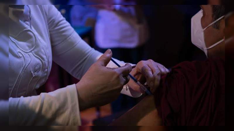 AMLO: "Habrá vacunación universal en Veracruz, Puebla, Guerrero, Chiapas y Oaxaca" 