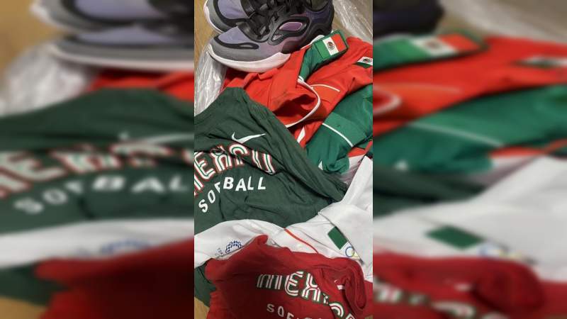 Jugadoras de Softbol dejan uniformes de México en la basura