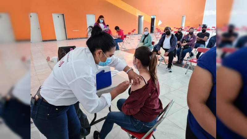 Avanza en Michoacán la vacunación contra Covid-19 en personas de 30 a 39 años   