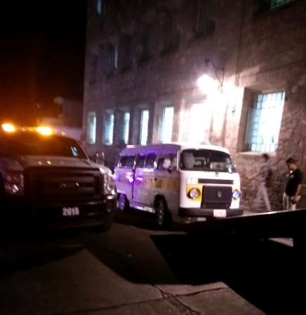 Fallece hombre al interior de una combi en Morelia 