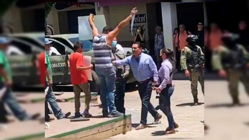 Silvano Aureoles, el peor gobernador de México: Encuesta; él pasea su banquito mientras 9 de cada 10 viven con miedo en Michoacán 