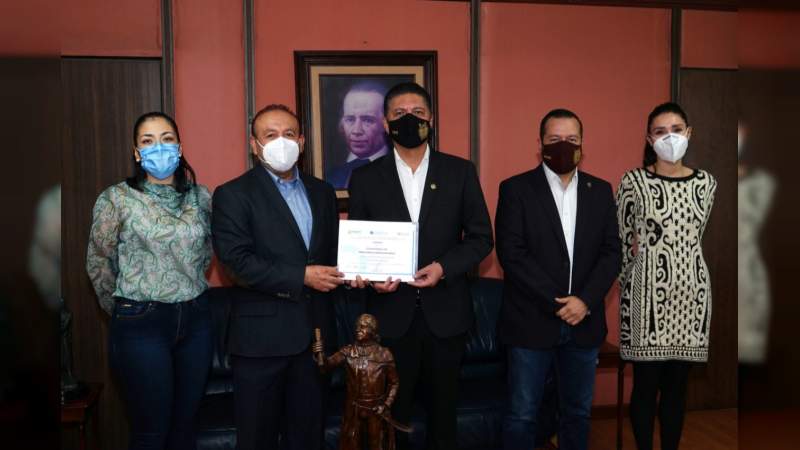 Acredita UMSNH, licenciatura en Informática Administrativa 