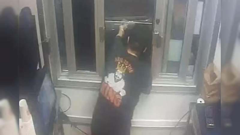 Empleado de Burger King amenazó con un arma a clientes 