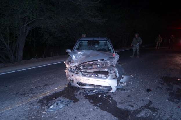 Dos heridos tras chocar contra caballo, en Lázaro Cárdenas, Michoacán - Foto 0 