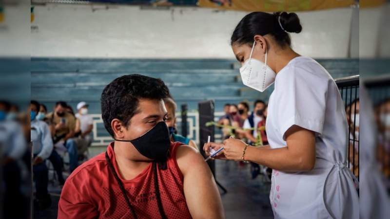 Constató Gobierno de Uruapan, vacunación de primera dosis contra Covid-19 en personas de 30 a 39 años 