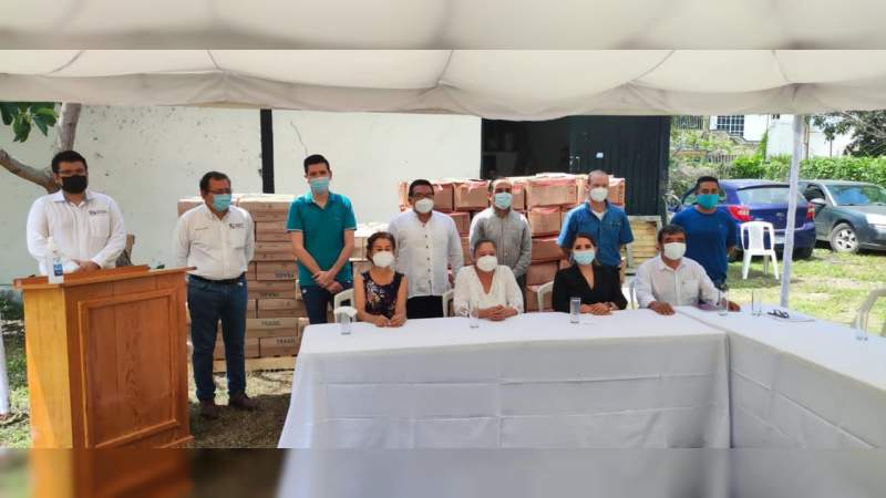 Benefician escuelas de Lázaro Cárdenas con insumos sanitarios