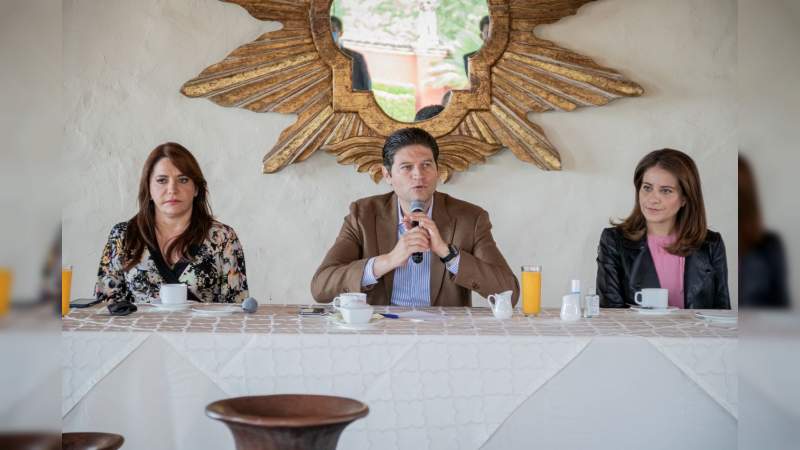 Alfonso Martínez se reúne con mujeres empresarias  