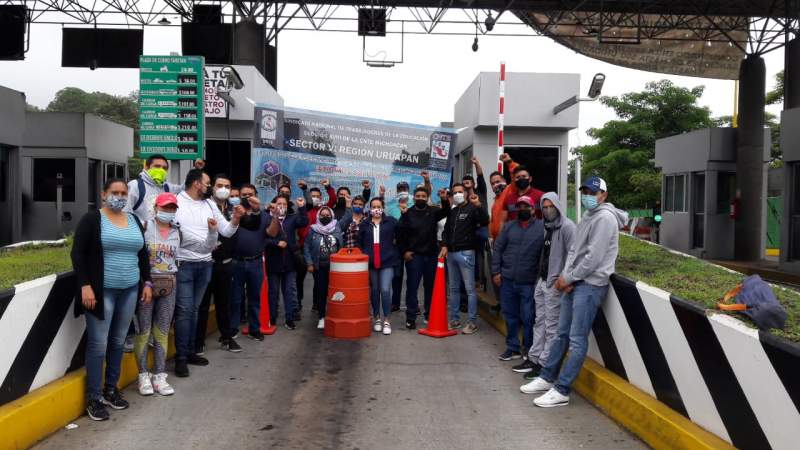 CNTE toma casetas y mantiene bloqueos a las vías del tren en Michoacán; casi 30 mil tienen 6 días sin cobrar 