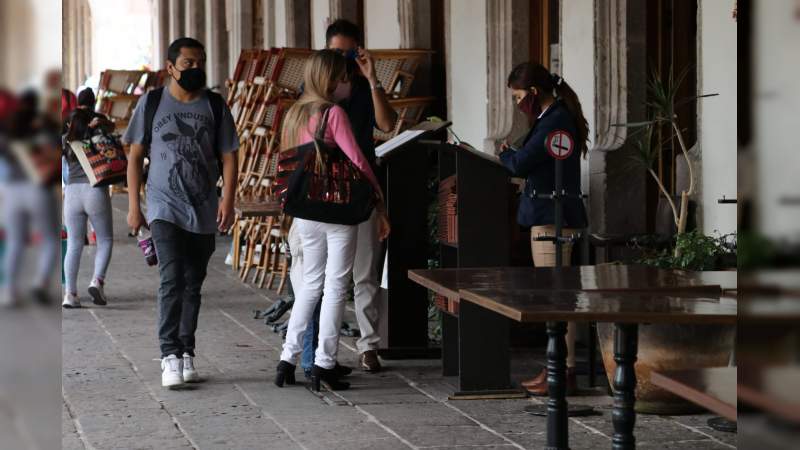La Canirac pide sacar de nuevo mesas y sillas en los portales de Morelia, Michoacán 
