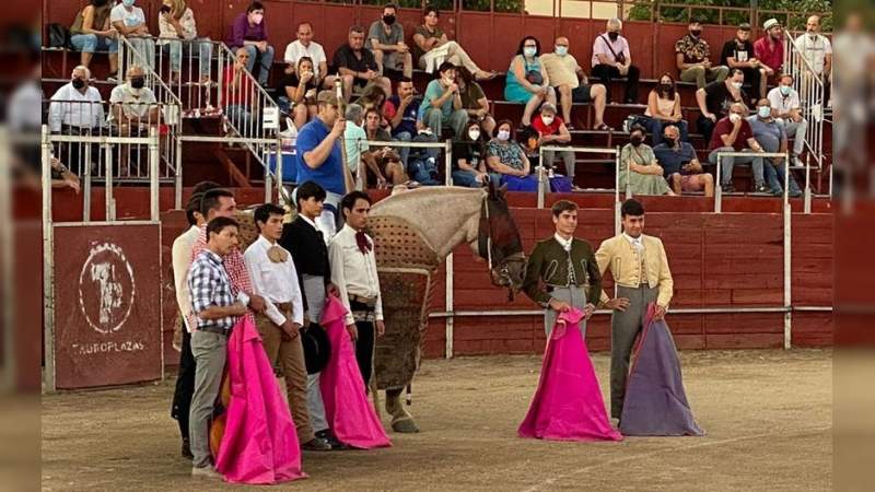 Muy bien los morelianos Isaac Fonseca y Patricio Ochoa en la tienta de machos de ayer en España 