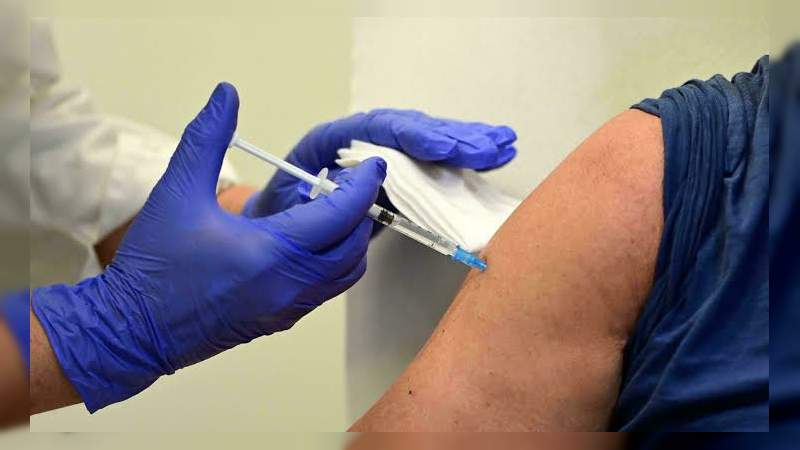 Estudio revela que los no vacunados tienen el doble de probabilidades de reinfectarse de Covid-19 