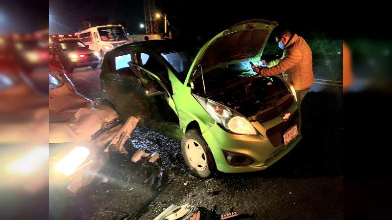 Choque entre taxi y particular deja 3 lesionados en la Zamora-Tangancícuaro 