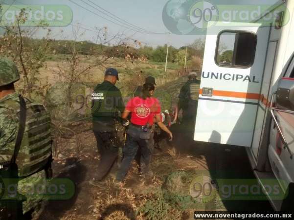 Lesionadas una mujer y tres menores tras volcadura en Apatzingán, Michoacán 