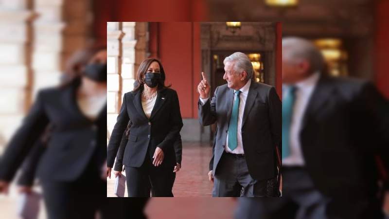 Asegura Bloomberg que los Estados Unidos enviarán vacunas de Moderna y AstraZeneca a México 