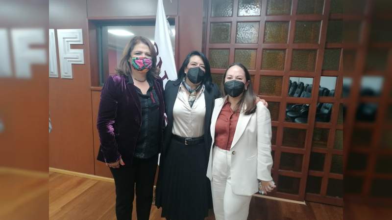Asiste Grisel Tello, esposa de Bedolla a la presentación del protocolo de atención del Sistema DIF Nacional 