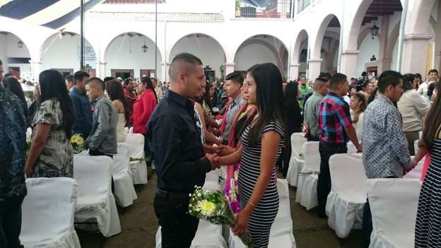 Acto masivo, realizaron 75 matrimonios colectivos en Quiroga 