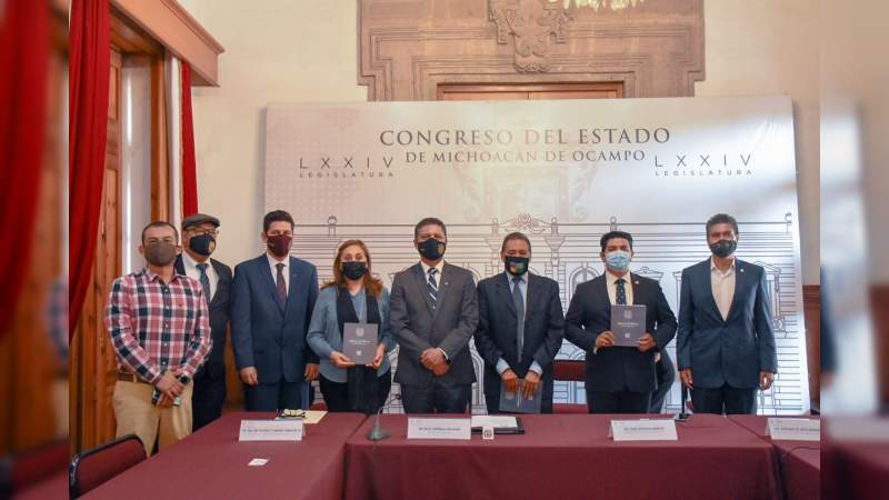 Presenta rector de la UMSNH Informe Anual ante el Congreso del Estado 