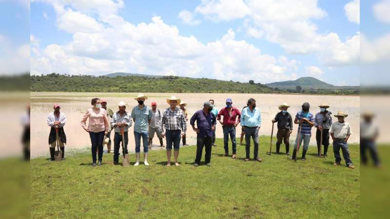 Siembra Desarrollo Rural de Morelia, 57 mil carpas en Teremendo de los Reyes 