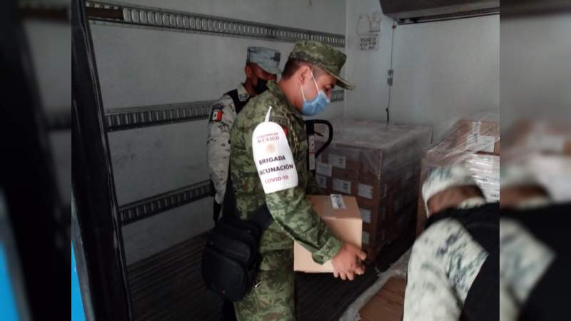 Recibe la Sedena más de 113 mil vacunas contra Covid-19 en Morelia, Michoacán 