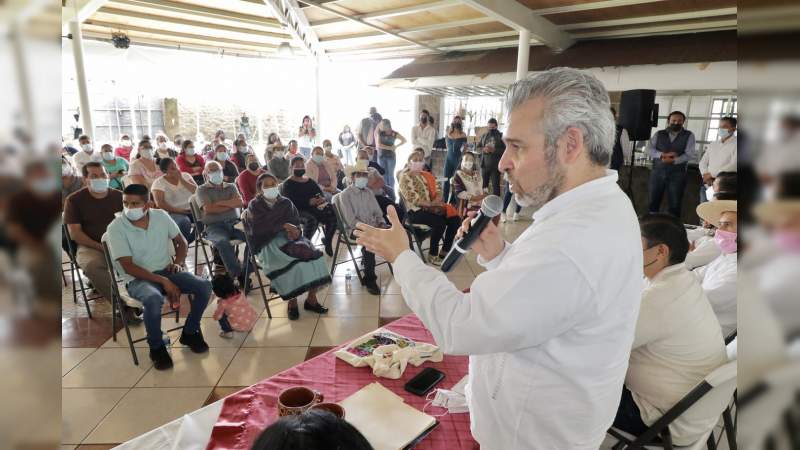 Bedolla convoca a artesanos para reposicionar las marcas colectivas de Michoacán