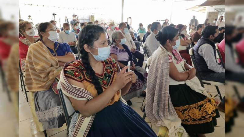 Bedolla convoca a artesanos para reposicionar las marcas colectivas de Michoacán