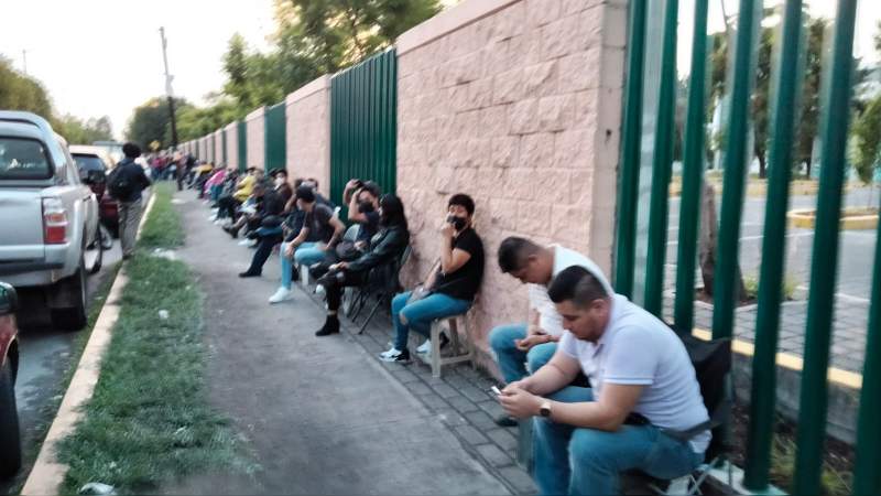Comienza la fila para recibir vacuna anti COVID-19 en Morelia 
