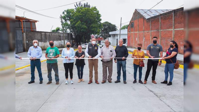 Entrega Gobierno de Uruapan obras públicas y pavimentación integral de calles 