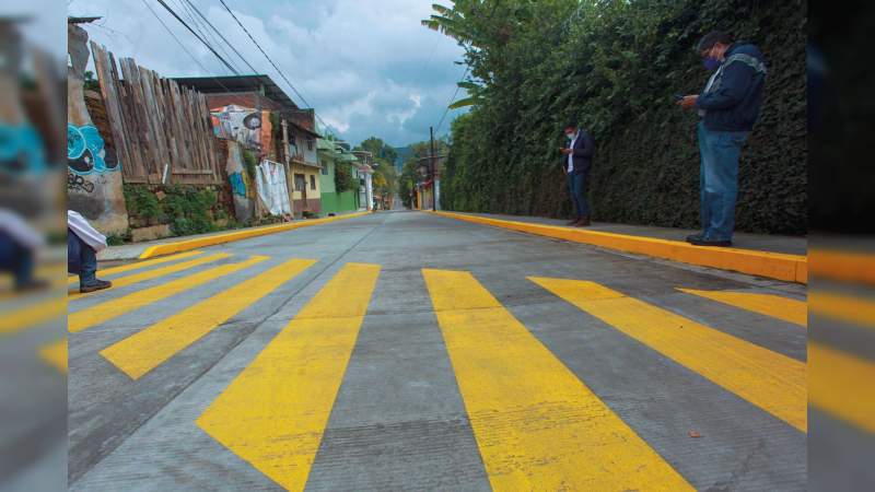 Entrega Gobierno de Uruapan obras públicas y pavimentación integral de calles 