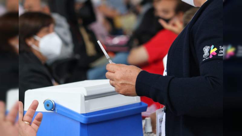 Despiden a enfermera por presuntamente extraer vacuna contra Covid-19 