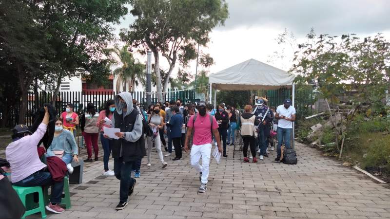 Registran módulos de vacunación contra Covid-19 gran afluencia de jóvenes