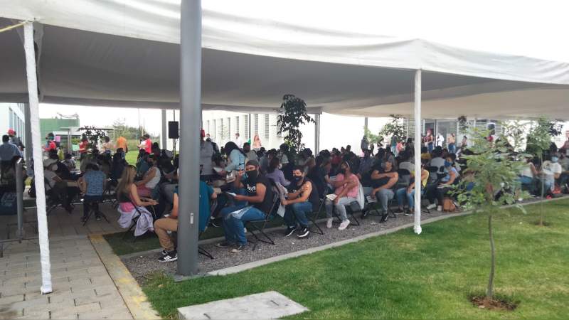Registran módulos de vacunación contra Covid-19 gran afluencia de jóvenes