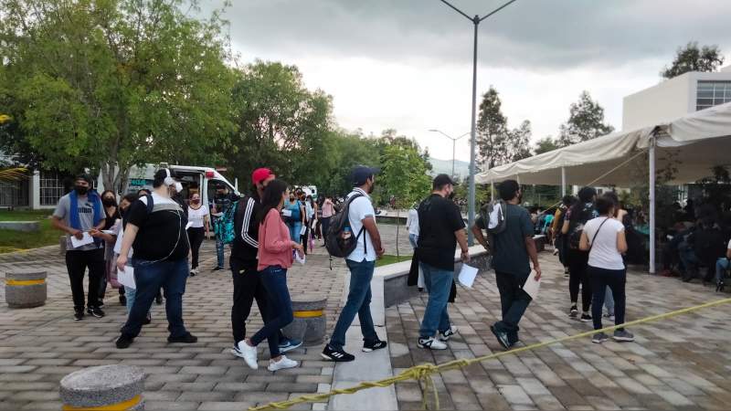 Registran módulos de vacunación contra Covid-19 gran afluencia de jóvenes