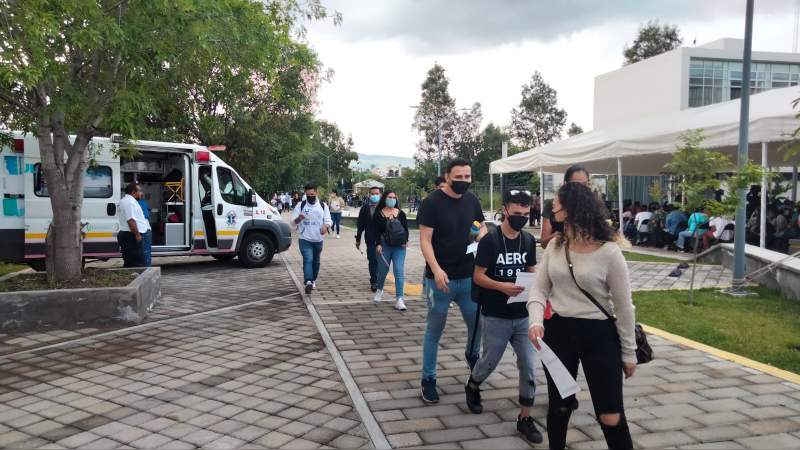 Registran módulos de vacunación contra Covid-19 gran afluencia de jóvenes
