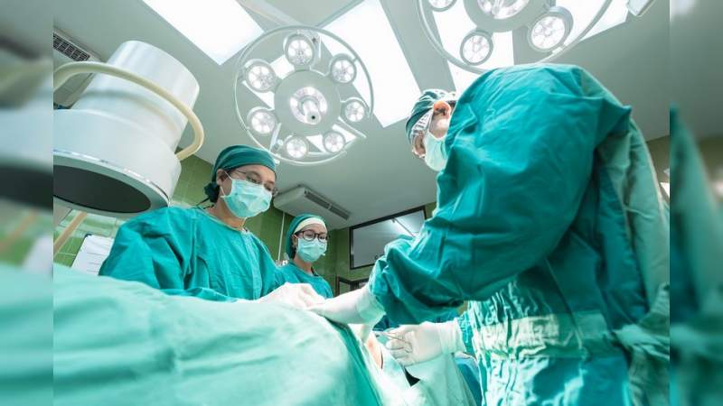 Realizan traqueotomía al Arzobispo de Morelia, Michoacán 